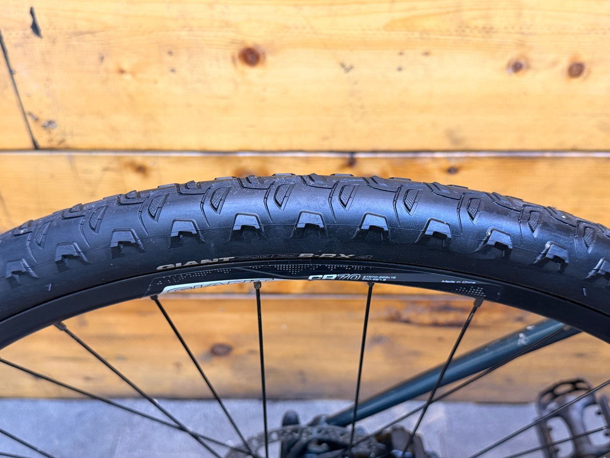 Giant Roam 2 Hybrid Bike