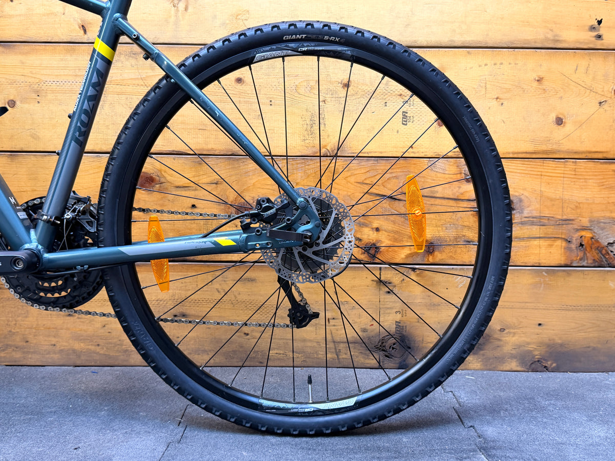 Giant Roam 2 Hybrid Bike