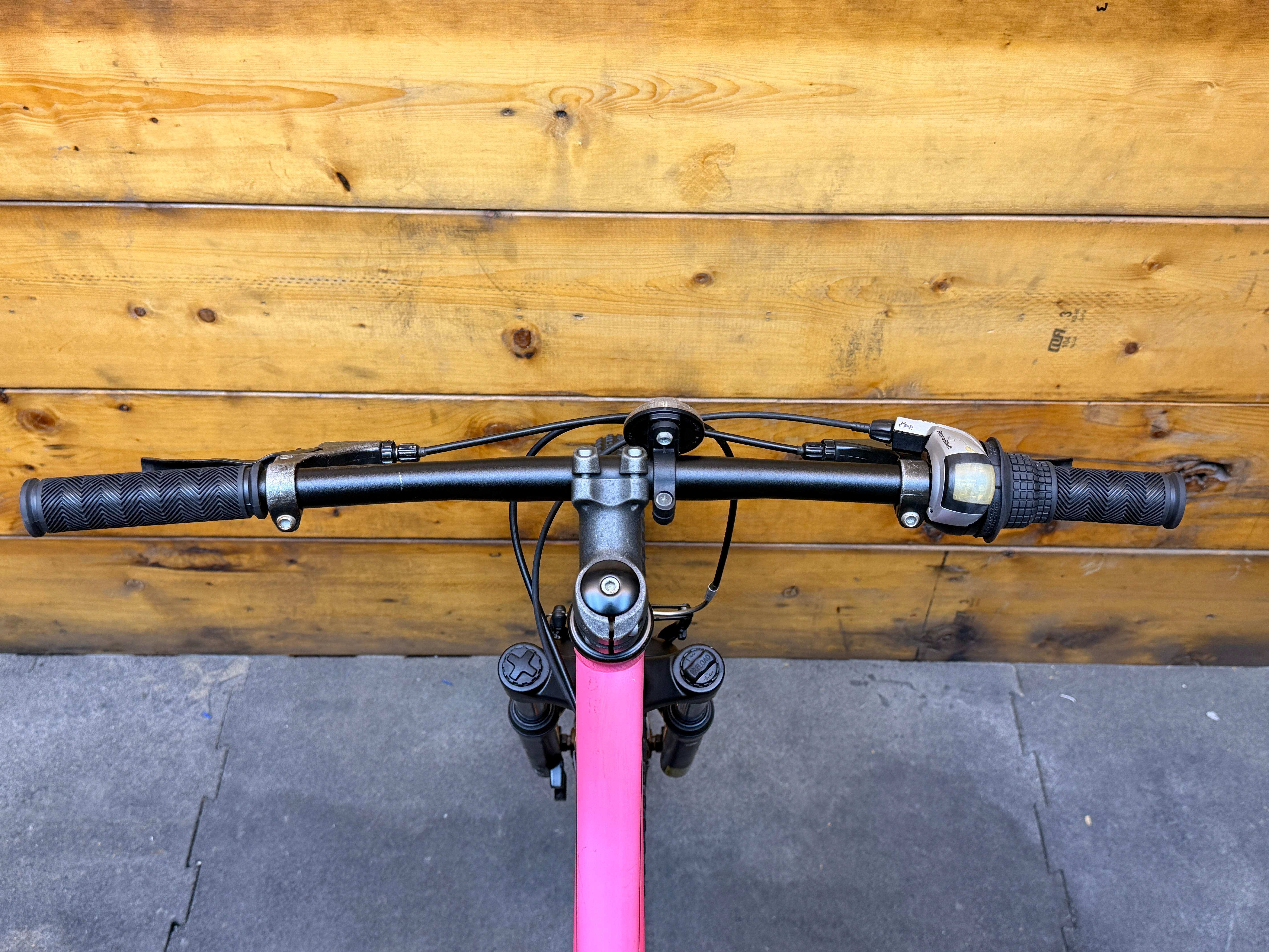 Specialized Hotrock 24 Kids Bike