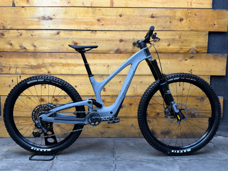 RENT BOLD Unplugged Ultimate Mountain Bike