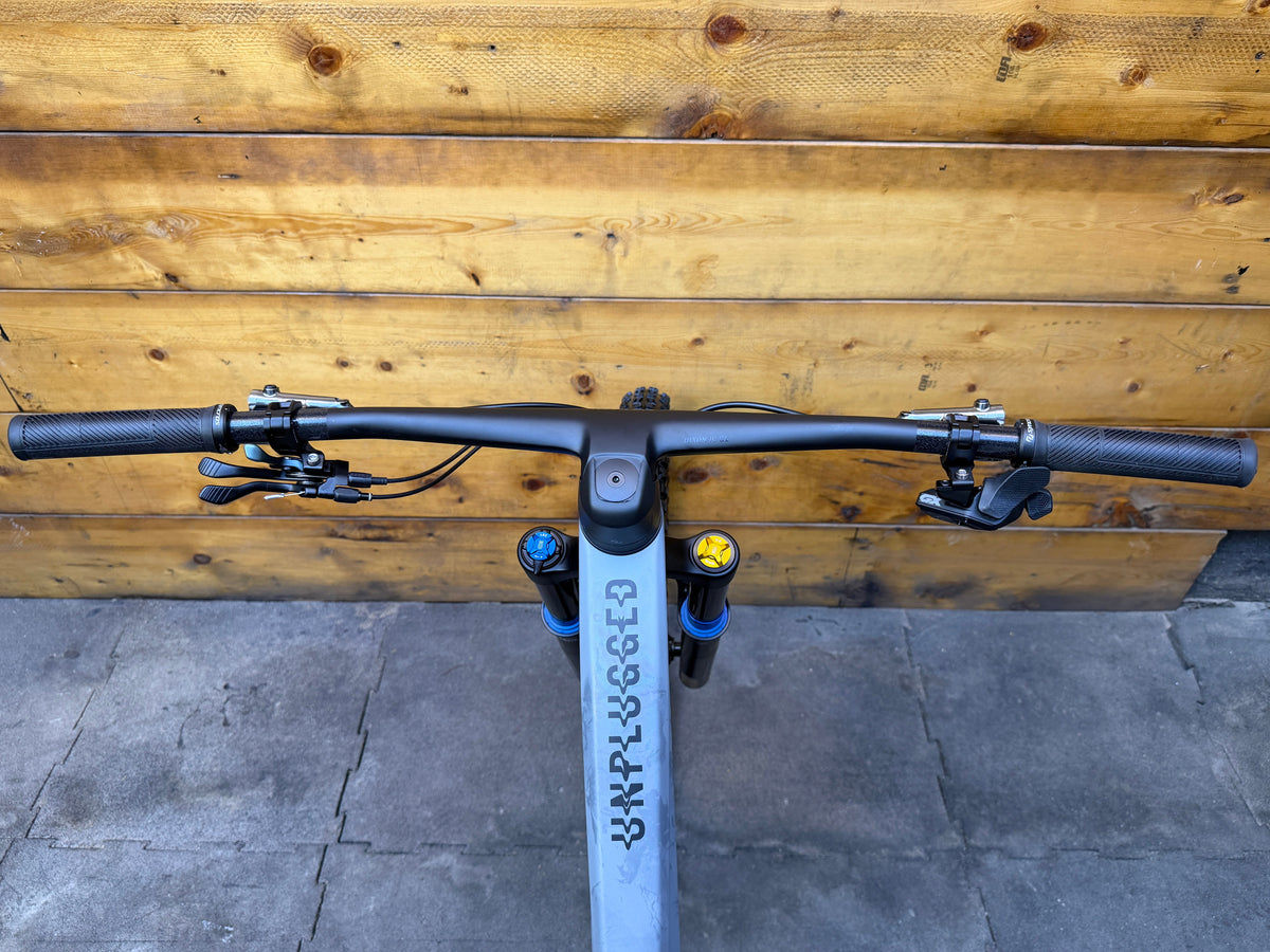 RENT BOLD Unplugged Ultimate Mountain Bike