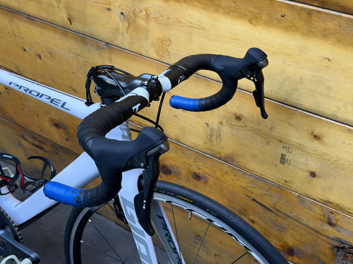 RENT Giant Propel Advanced SL 2 Road Bike