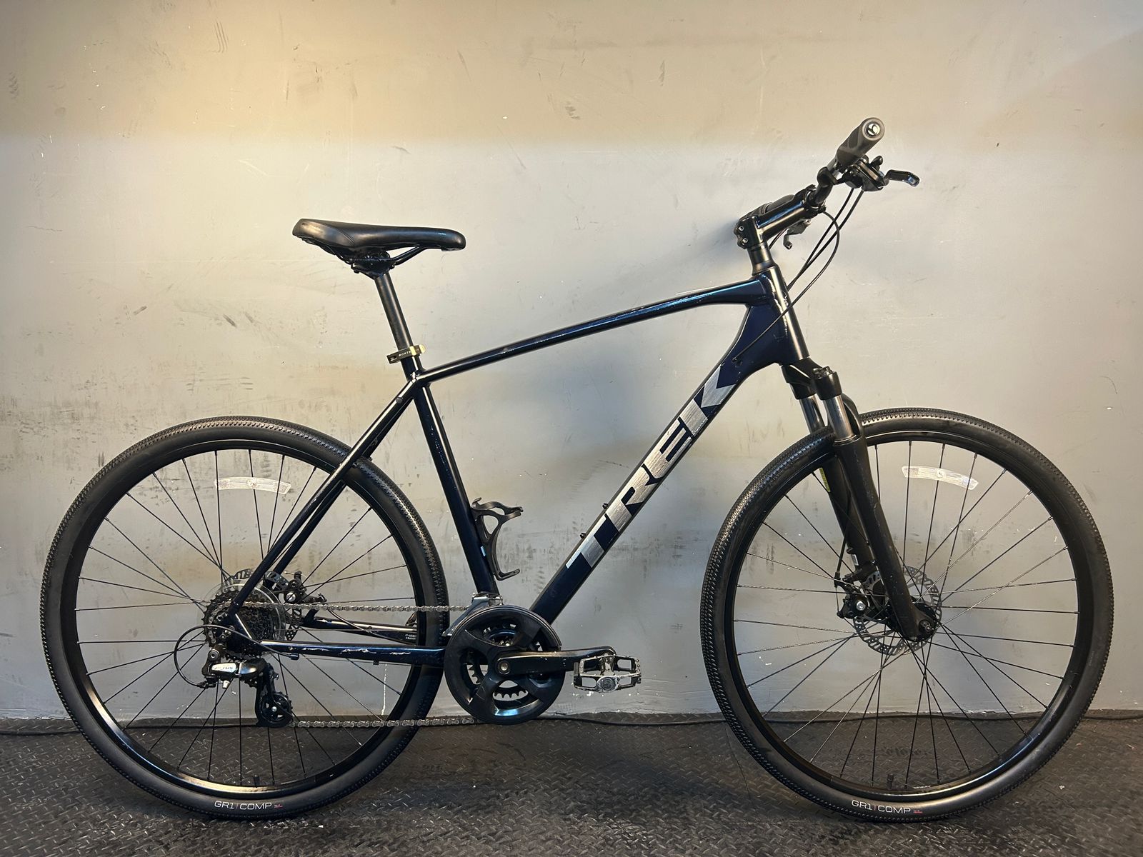 Trek Dual Sport 1 Hybrid Bike