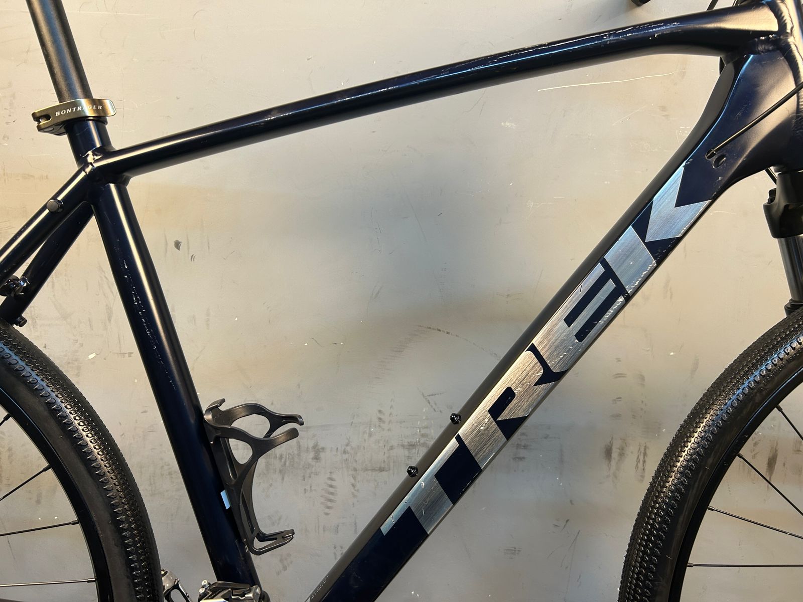 Trek Dual Sport 1 Hybrid Bike