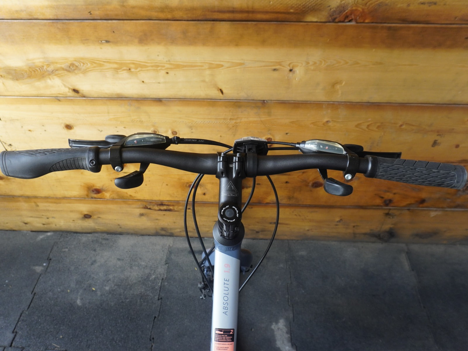 Fuji Absolute 1.9 Hybrid Bike