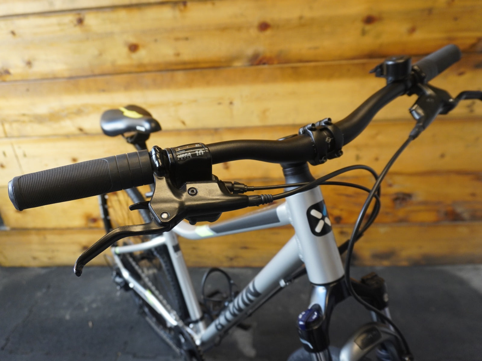B'twin Riverside 900 Hybrid Bike