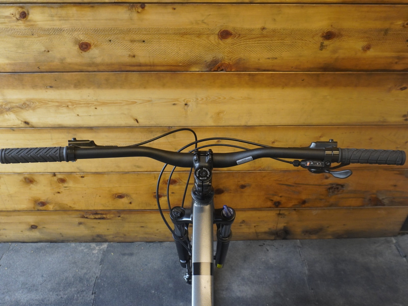 RENT Silverback SE:Series 8 Mountain Bike