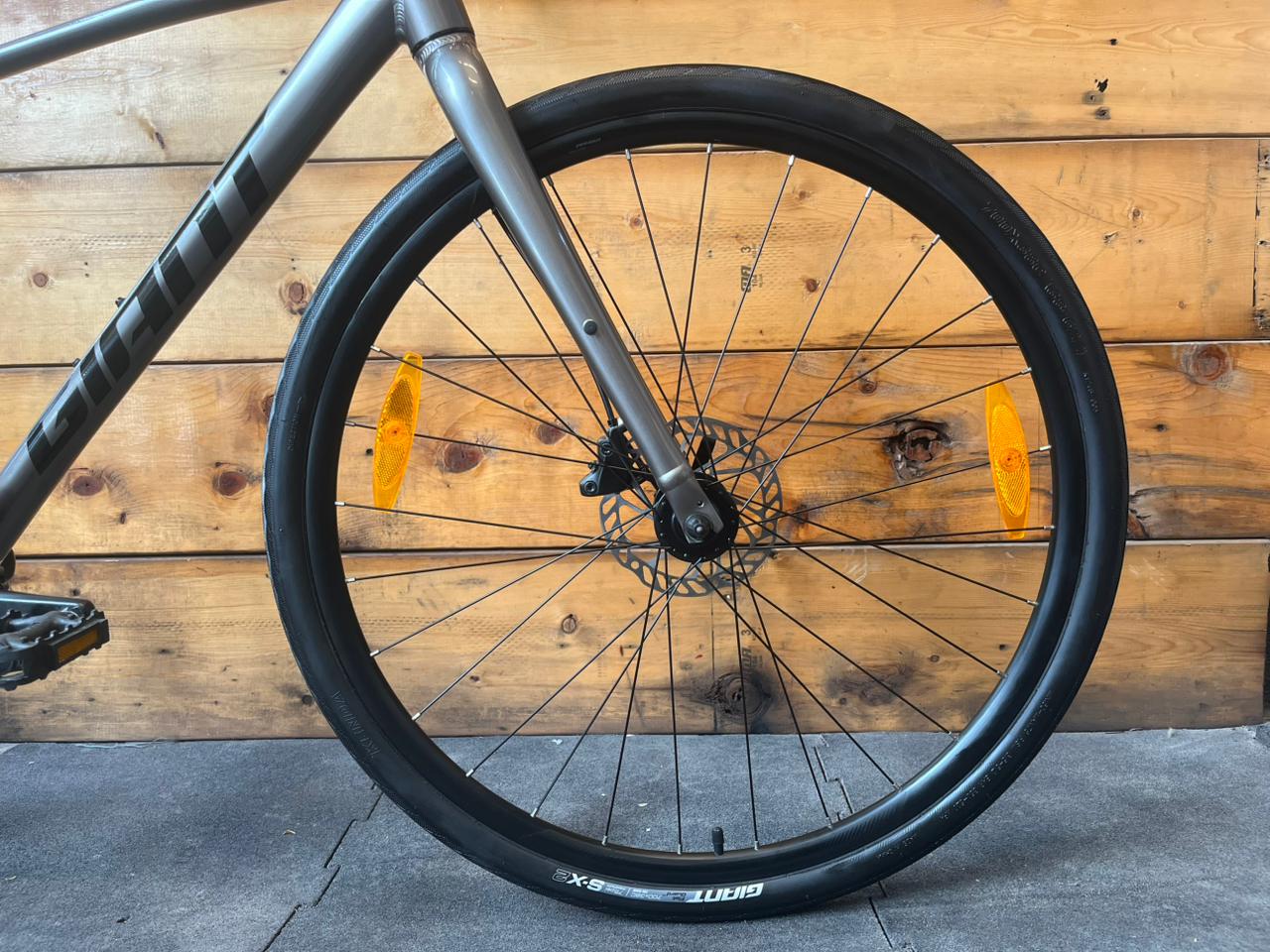 Giant Escape 2 Hybrid Bike