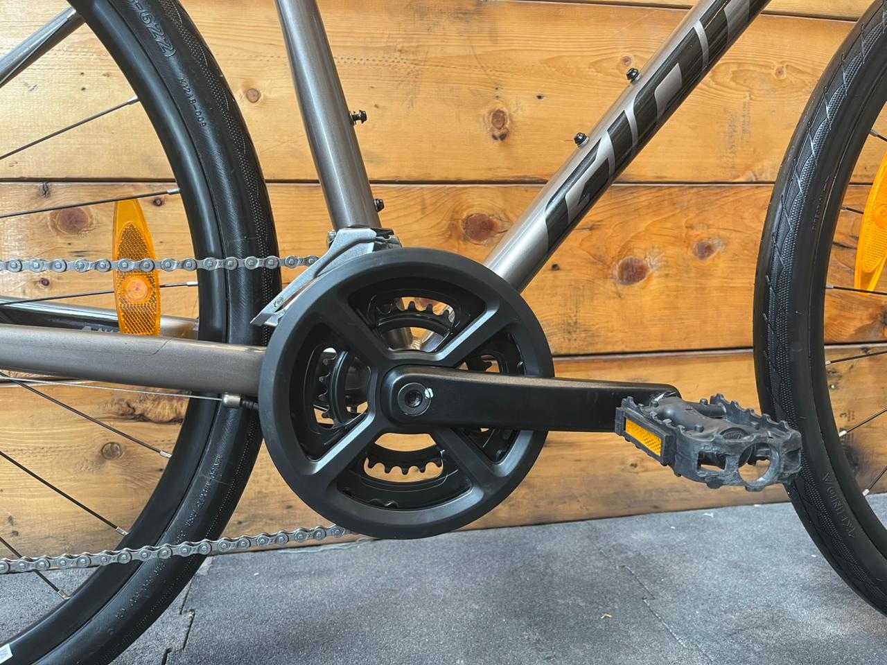 Giant Escape 2 Hybrid Bike