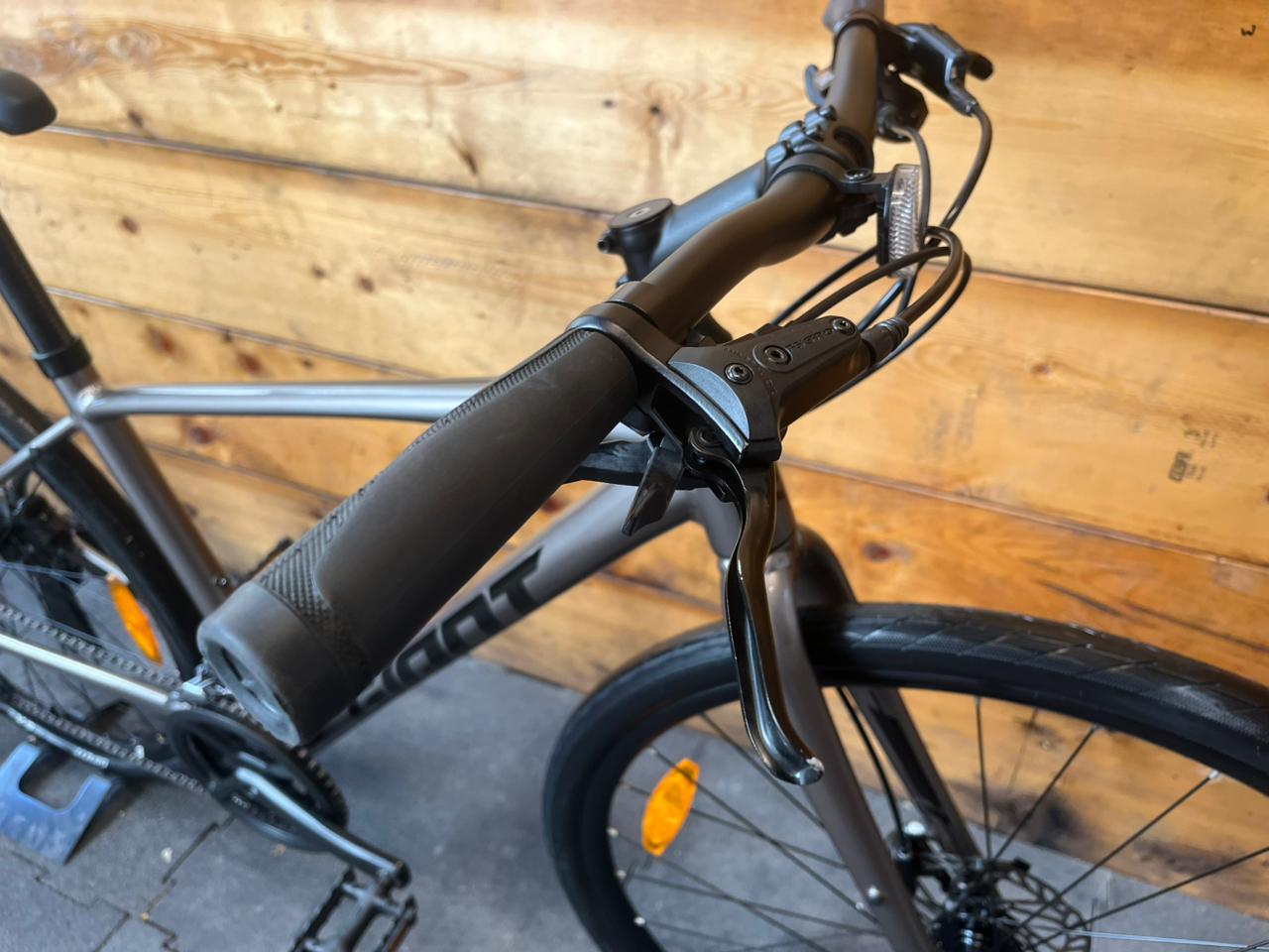 Giant Escape 2 Hybrid Bike