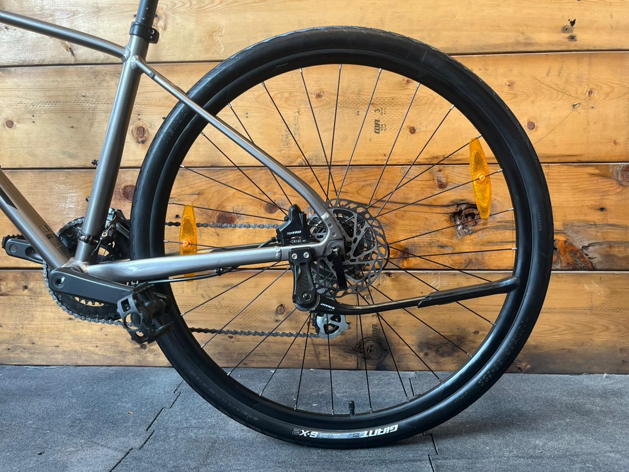 Giant Escape 2 Hybrid Bike