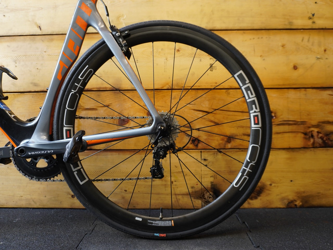 Giant Propel Advanced 1 Road Bike