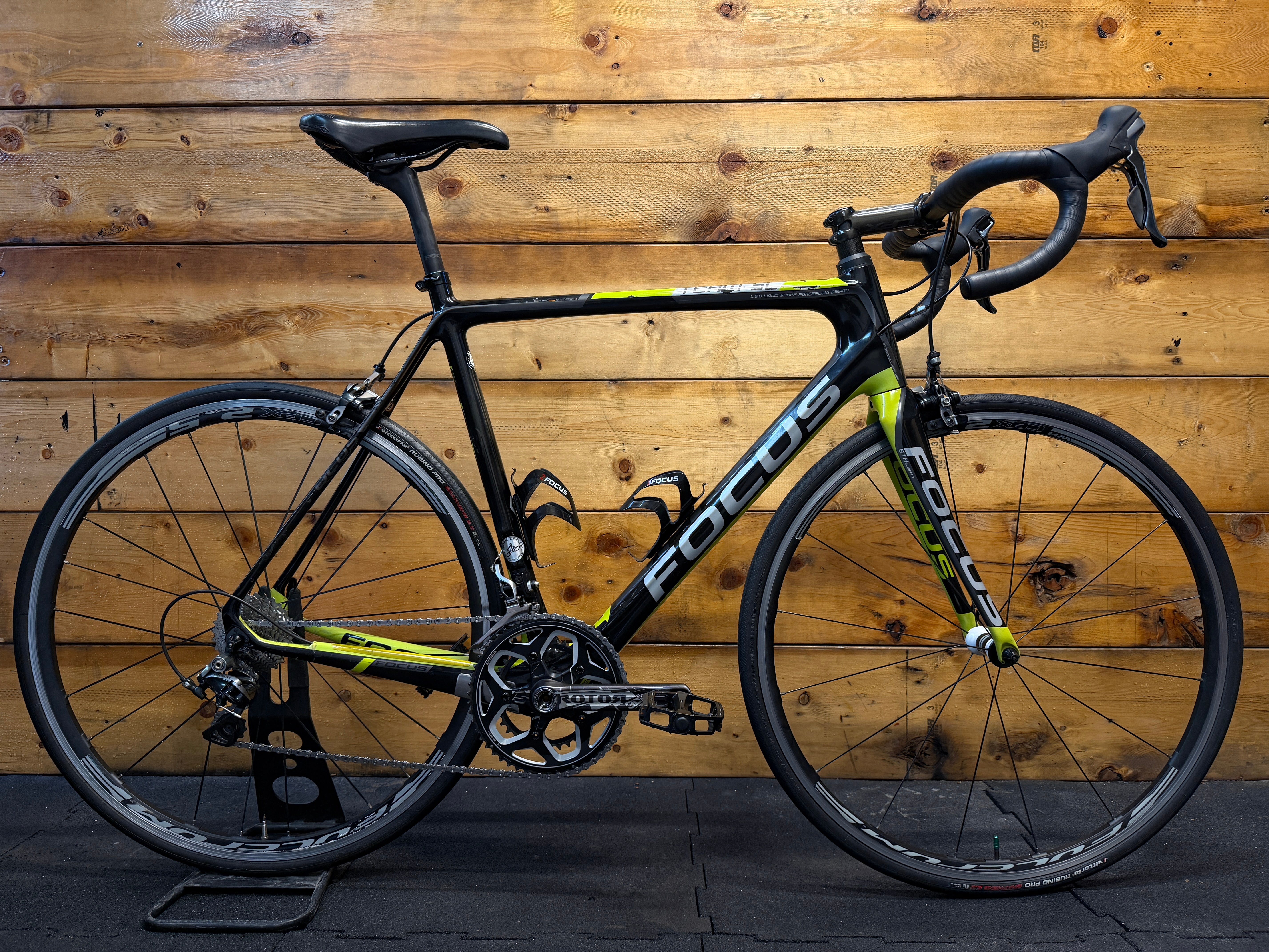 RENT Focus Izalco Team SL 3.0 Road Bike