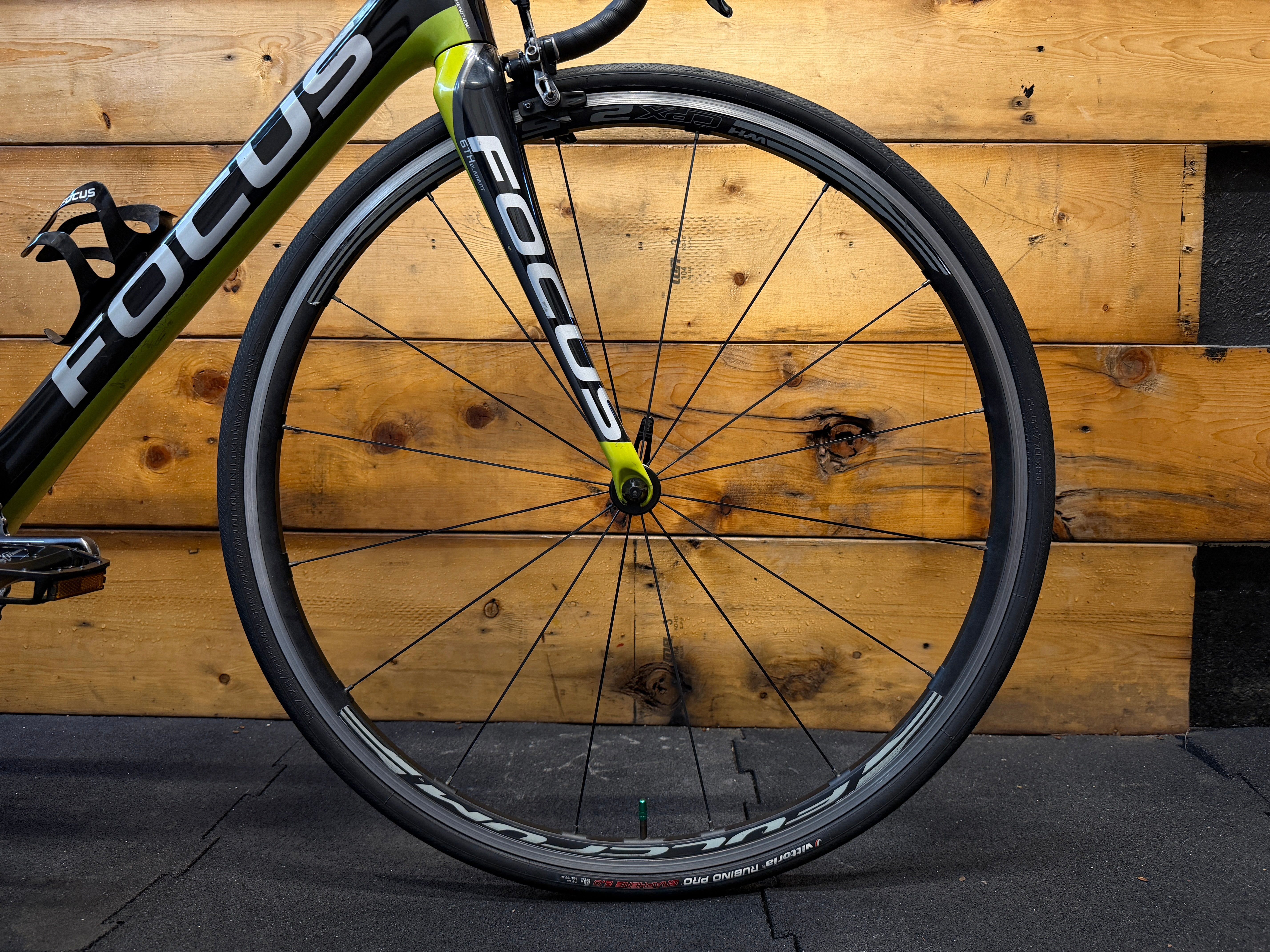 RENT Focus Izalco Team SL 3.0 Road Bike