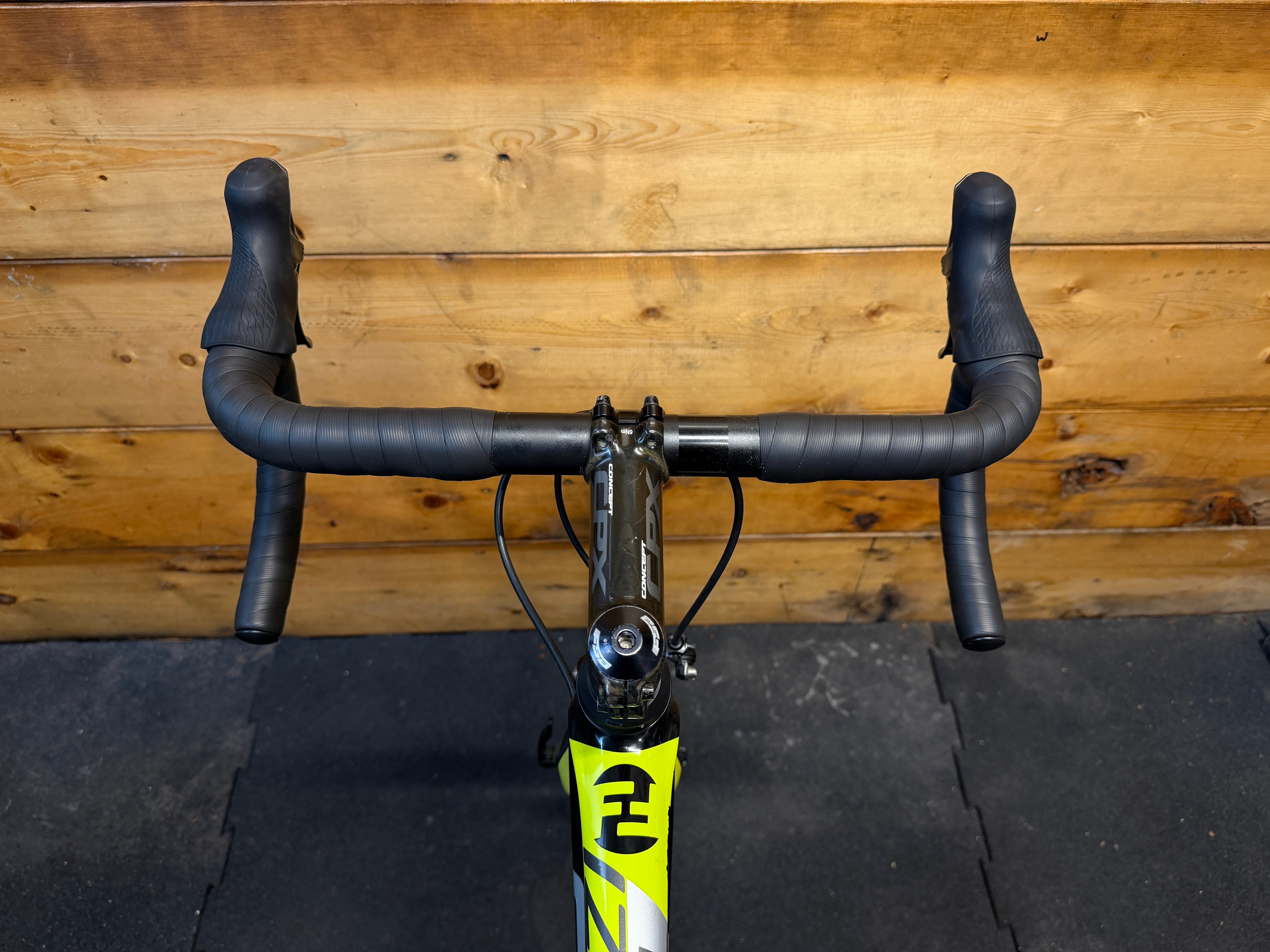 RENT Focus Izalco Team SL 3.0 Road Bike